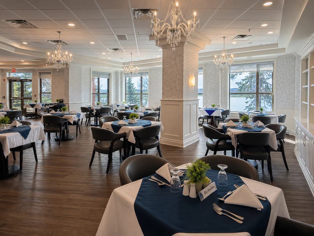 Dining room at Kenny's Pond